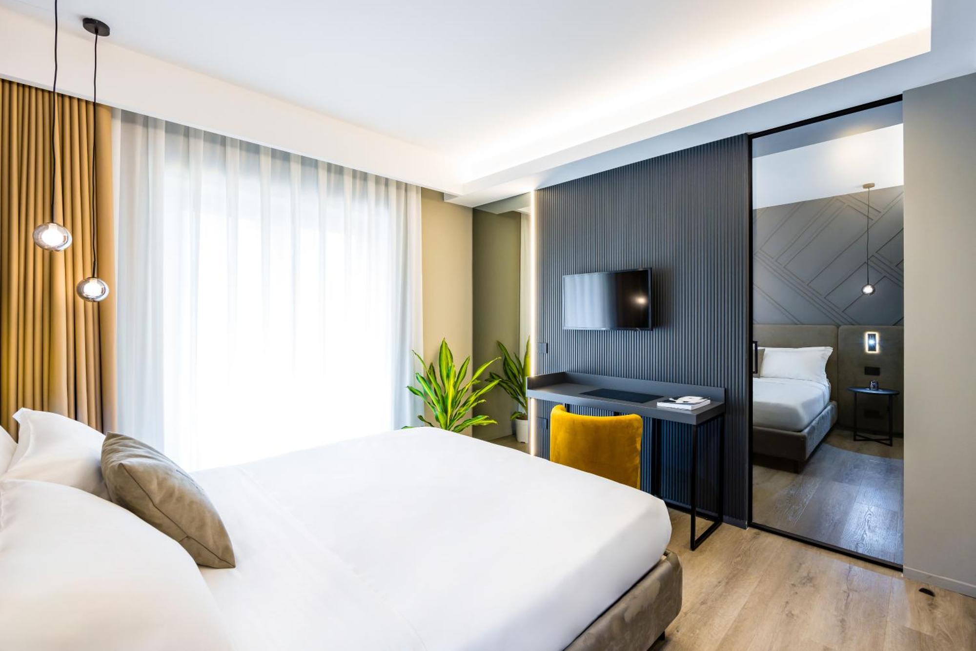 Mh Suites Plebiscito Naples Exterior photo