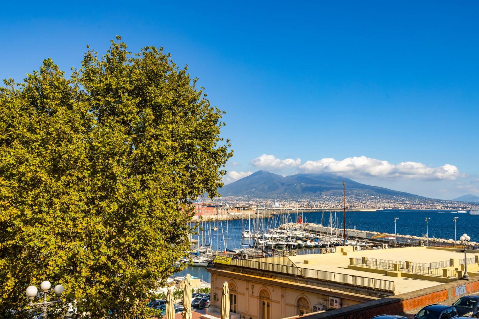 Mh Suites Plebiscito Naples Exterior photo